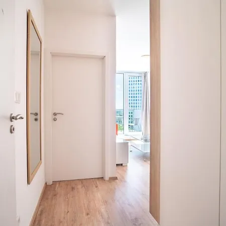 Bright 1br W Private Parking *