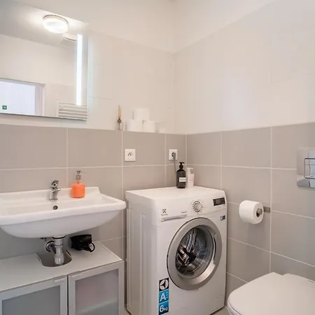 Bright 1br W Private Parking Apartman Pozsony