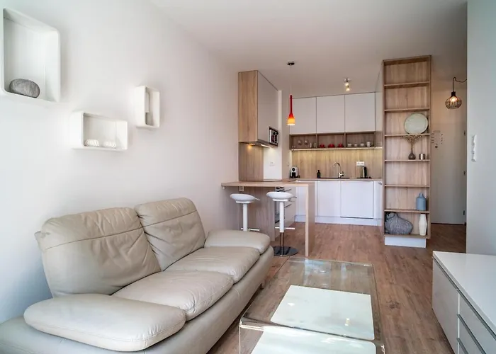 Bright 1br W Private Parking *