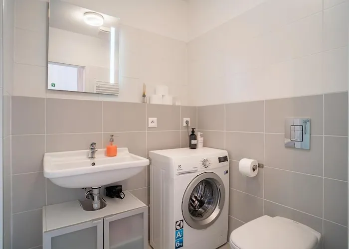 Bright 1br W Private Parking شقة براتسيلافا