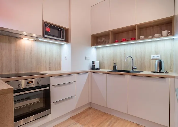 Bright 1br W Private Parking Appartement *