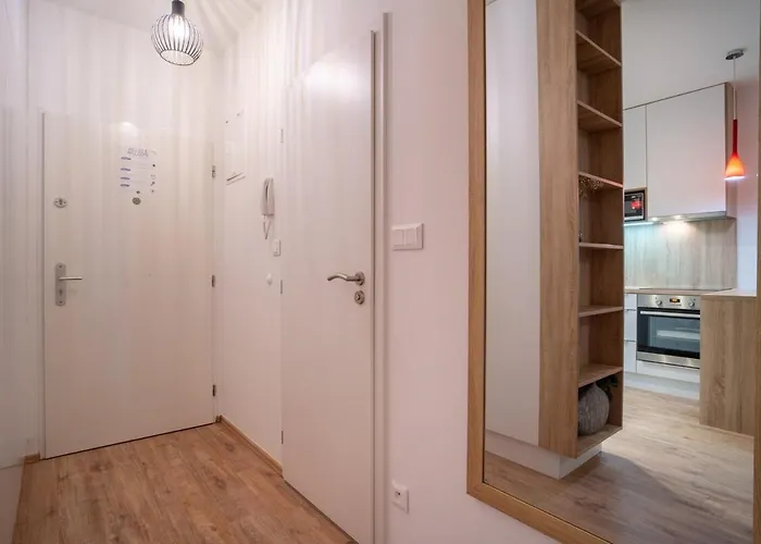 Bright 1br W Private Parking Appartement