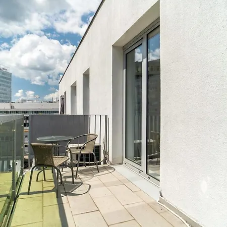 Bright 1br W Private Parking Apartment *