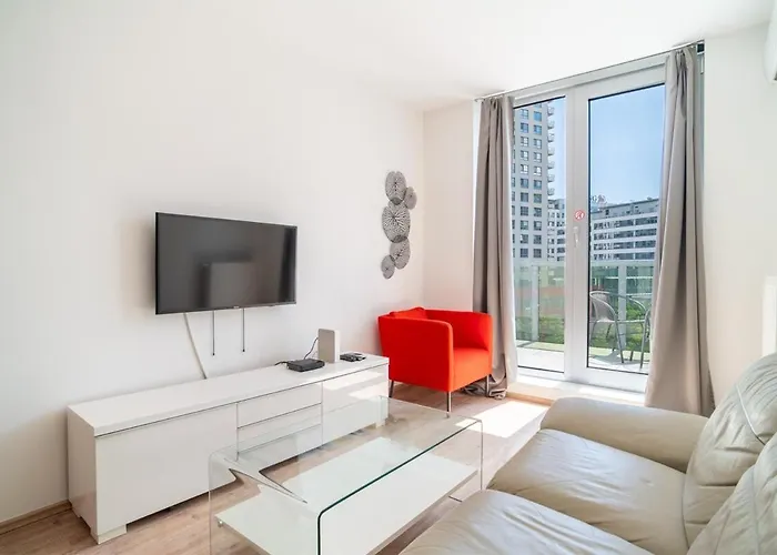 Bright 1br W Private Parking * Pressburg